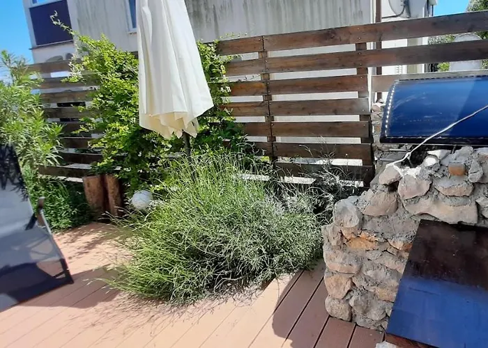 Lavandula شقة *
